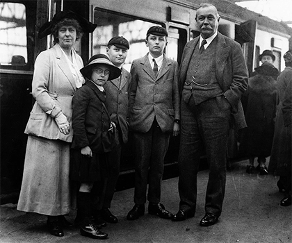Артур Конан Дойл со своей семьей