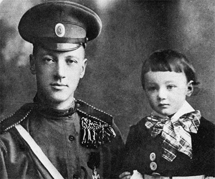 Николай Гумилев с сыном Львом